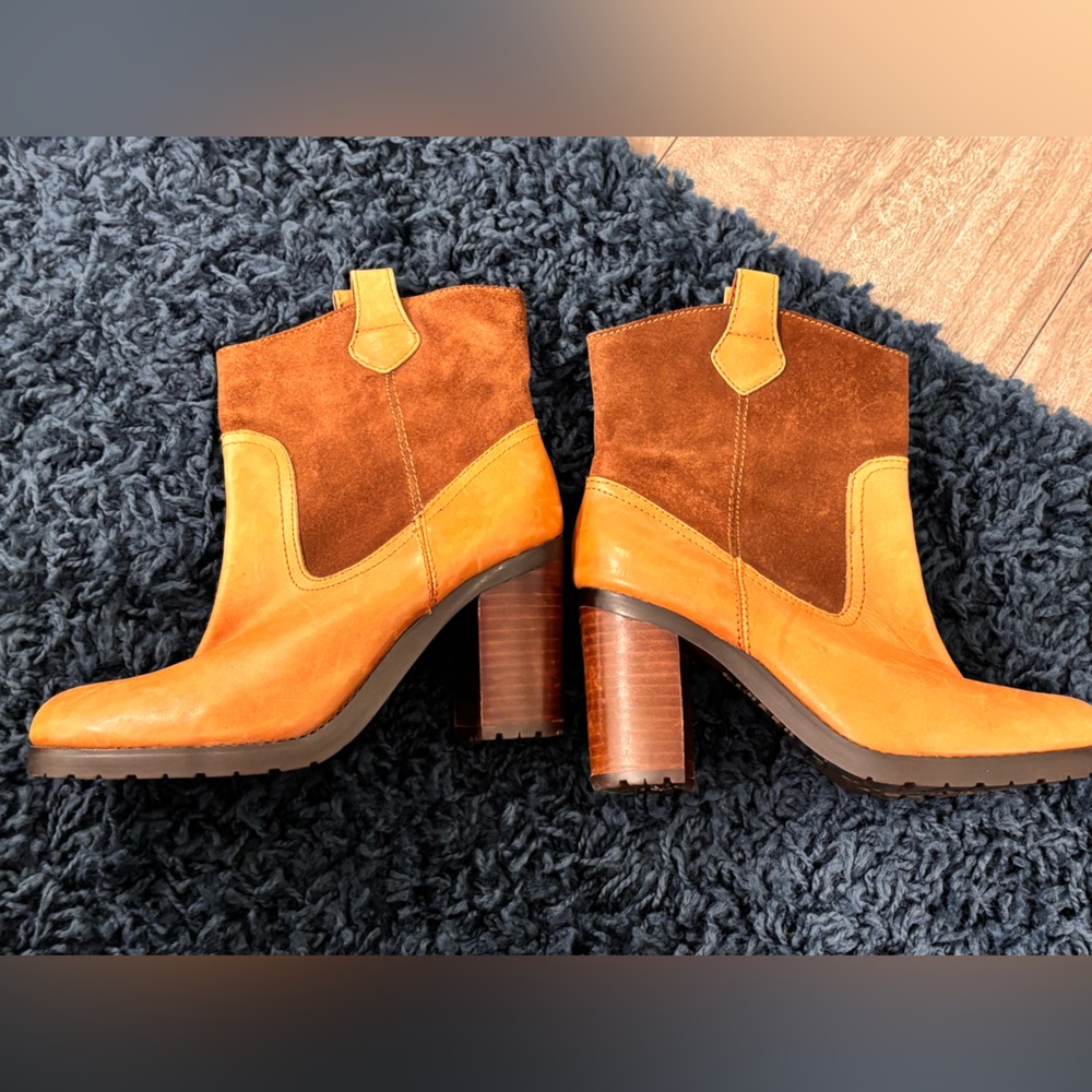 Beautiful leather Lauren boots